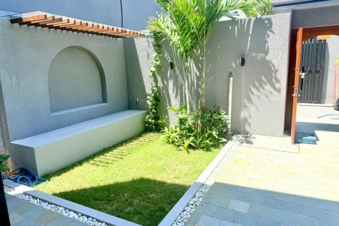 Вилла с 3 спальнями в Денпасар,  № 9098 4