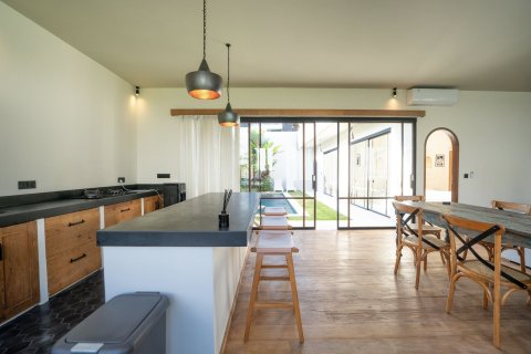 2 bedrooms Villa in Canggu, Badung, Indonesia No. 13121 2