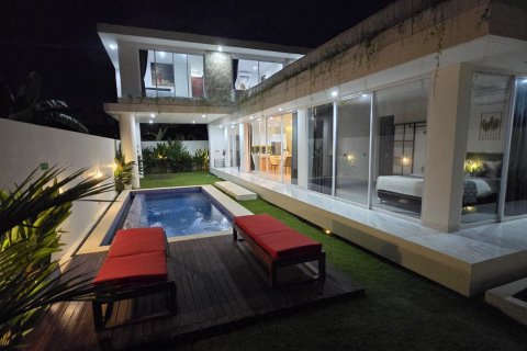 Недвижимость с 4 спальнями в Seminyak, Бадунг,  № 9068 12
