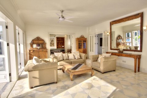 4 bedrooms Villa in Denpasar, Indonesia No. 9866 10