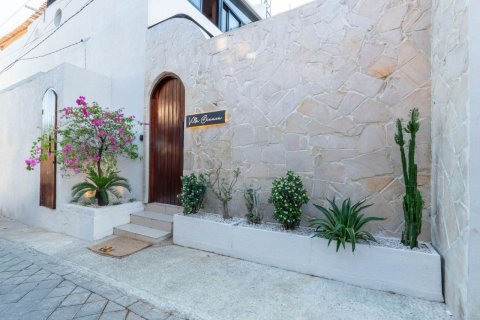 2 bedrooms Villa in Canggu, Badung, Indonesia No. 9752 2