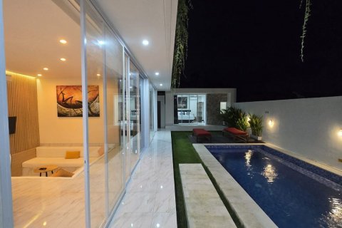 Недвижимость с 4 спальнями в Seminyak, Бадунг,  № 9068 1