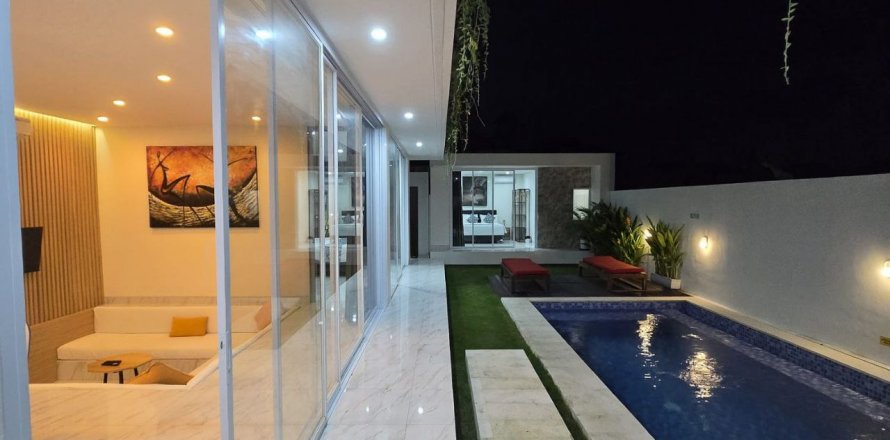 Недвижимость с 4 спальнями в Seminyak, Бадунг,  № 9068