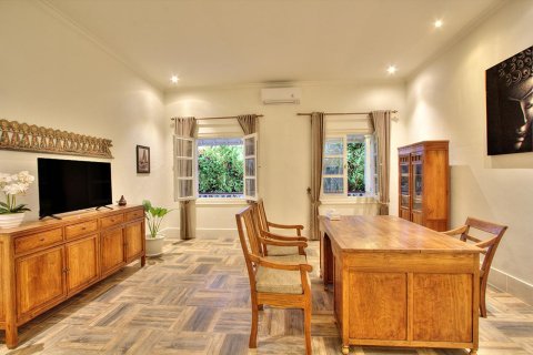 4 bedrooms Villa in Denpasar, Indonesia No. 9866 2
