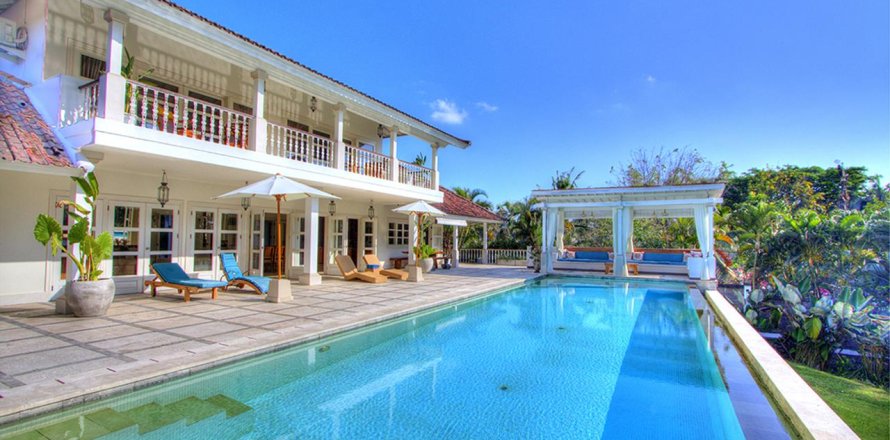 4 bedrooms Villa in Denpasar, Indonesia No. 9866