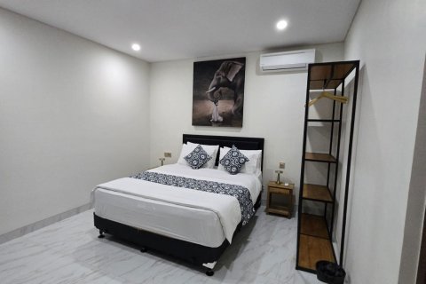 Недвижимость с 4 спальнями в Seminyak, Бадунг,  № 9068 6
