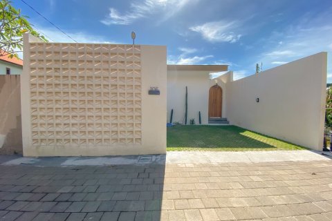 3 bedrooms Villa in Denpasar, Indonesia No. 13131 6