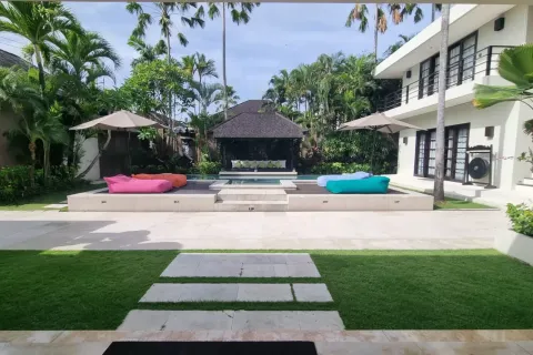 4 bedrooms Villa in Tibubeneng, Badung, Indonesia No. 10600 3