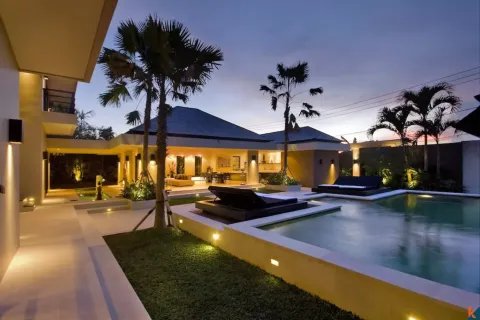 4 bedrooms Villa in Tibubeneng, Badung, Indonesia No. 10600 2