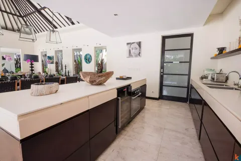 4 bedrooms Villa in Tibubeneng, Badung, Indonesia No. 10600 11