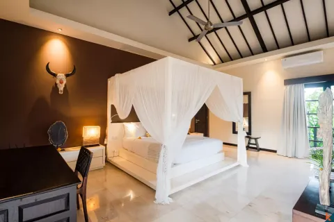 4 bedrooms Villa in Tibubeneng, Badung, Indonesia No. 10600 13