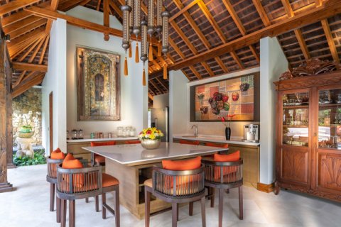 4 bedrooms Villa in Seminyak, Badung,  No. 738 8