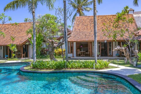 4 bedrooms Villa in Seminyak, Badung,  No. 738 10