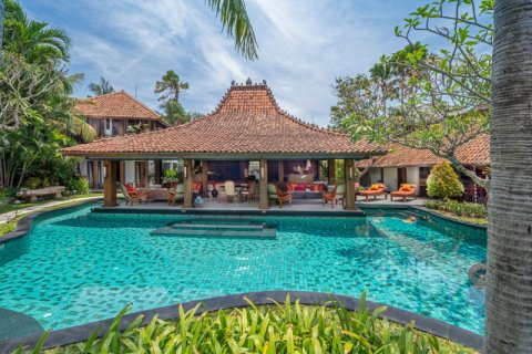 4 bedrooms Villa in Seminyak, Badung,  No. 738 1