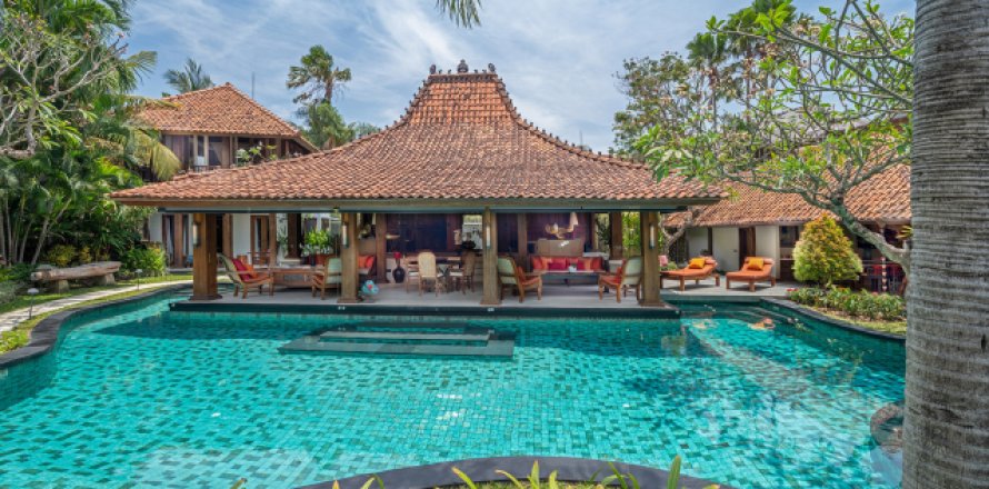 4 bedrooms Villa in Seminyak, Badung,  No. 738