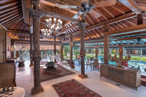 4 bedrooms Villa in Seminyak, Badung,  No. 738 11