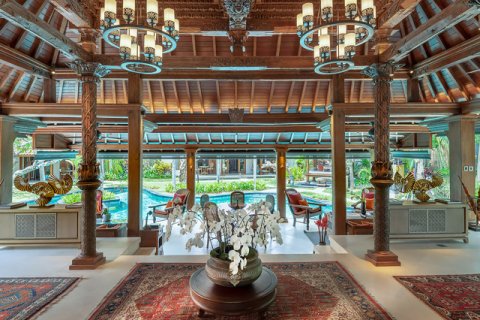 4 bedrooms Villa in Seminyak, Badung,  No. 738 3