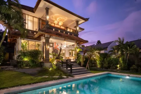 3 bedrooms Villa in Tibubeneng, Badung, Indonesia No. 12821