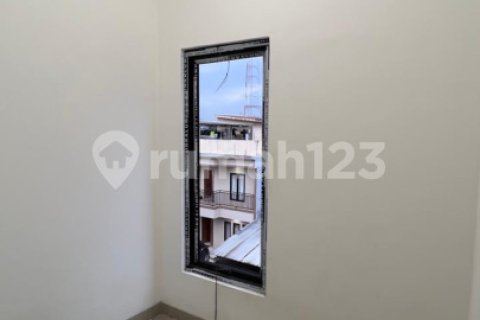 3 bedrooms House in Jakarta,  No. 9272 16