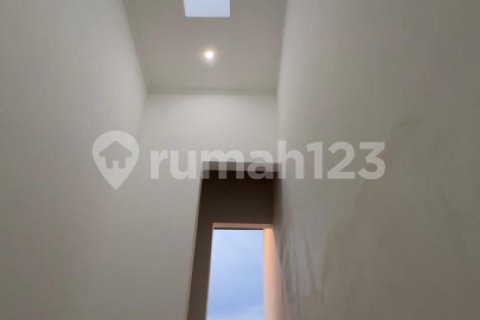 3 bedrooms House in Jakarta,  No. 9272 15