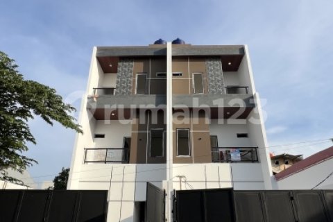 3 bedrooms House in Jakarta,  No. 9272 28