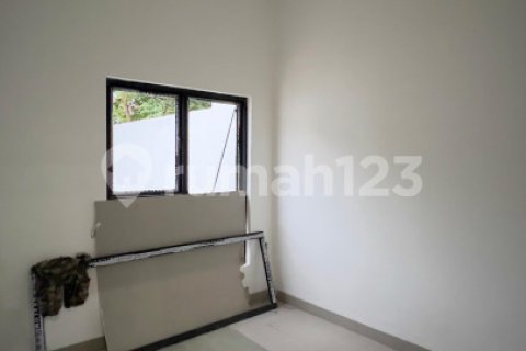 3 bedrooms House in Jakarta,  No. 9272 8