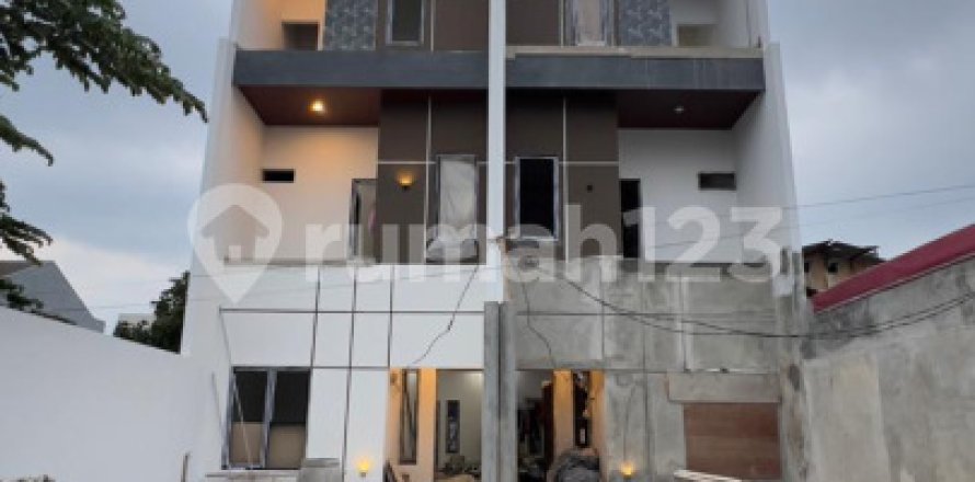 3 bedrooms House in Jakarta,  No. 9272