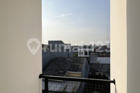 3 bedrooms House in Jakarta,  No. 9272 24