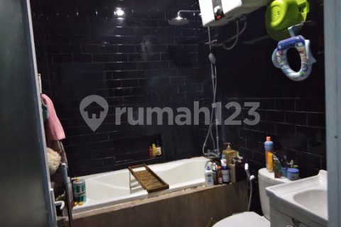 5 bedrooms House in Cipondoh, Tangerang City,  No. 9270 23