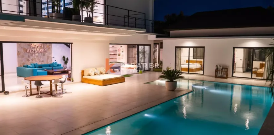 4 bedrooms Villa in Seminyak, Badung, Indonesia No. 12785