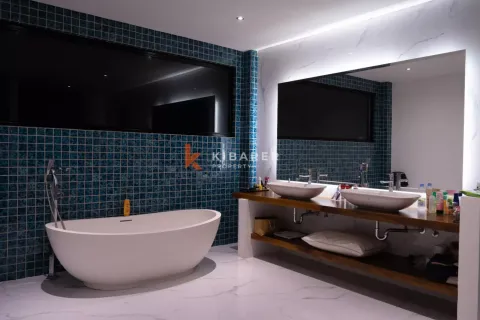 4 bedrooms Villa in Seminyak, Badung, Indonesia No. 12785 14