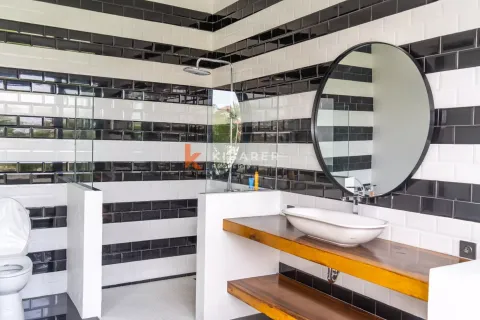 4 bedrooms Villa in Seminyak, Badung, Indonesia No. 12785 8