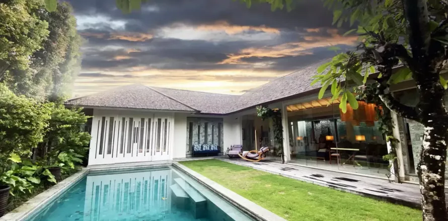 3 bedrooms Villa in Seminyak, Badung, Indonesia No. 10855