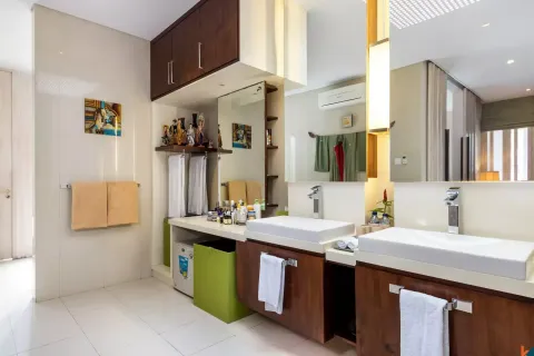 3 bedrooms Villa in Seminyak, Badung, Indonesia No. 10855 23
