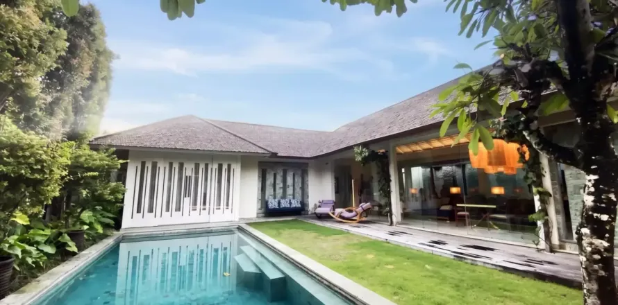 3 bedrooms Villa in Seminyak, Badung, Indonesia No. 10855