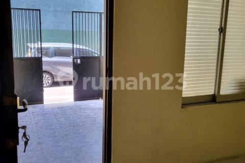 3 bedrooms House in Cengkareng, Jakarta, Indonesia No. 13452 5