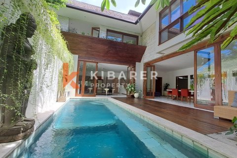 4 bedrooms Villa in Tibubeneng, Badung, Indonesia No. 12956 3