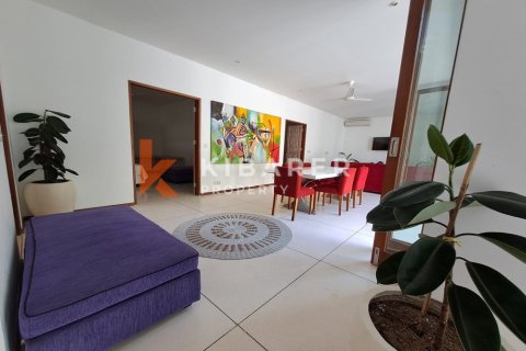 4 bedrooms Villa in Tibubeneng, Badung, Indonesia No. 12956 9