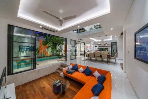 3 bedrooms Villa in Kerobokan, Badung, Indonesia No. 12953 25
