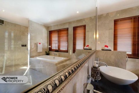 3 bedrooms Villa in Seminyak, Badung,  No. 9108 2