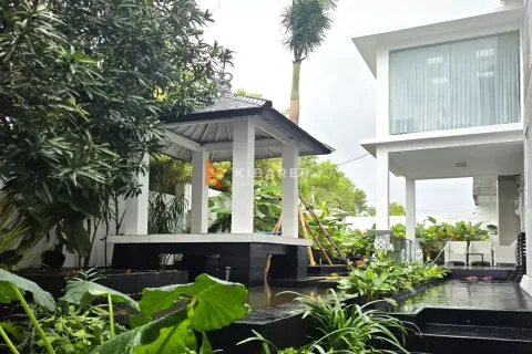 4 bedrooms Villa in Ungasan, Badung, Indonesia No. 12011 2