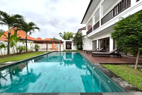 4 bedrooms Villa in Canggu, Badung, Indonesia No. 12351 4