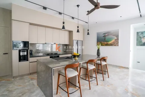 5 bedrooms Villa in Canggu, Badung, Indonesia No. 11777 6