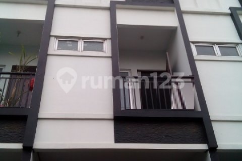 4 bedrooms House in Cengkareng, Jakarta, Indonesia No. 13393 19