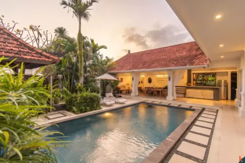 4 bedrooms Villa in Tibubeneng, Badung, Indonesia No. 13153 2