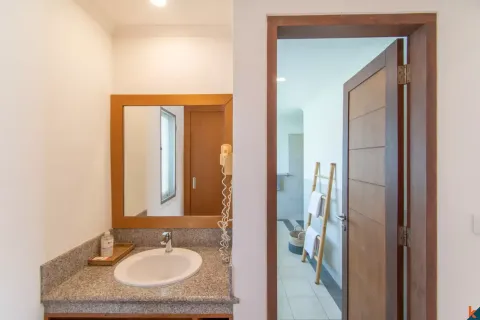 4 bedrooms Villa in Tibubeneng, Badung, Indonesia No. 13153 24