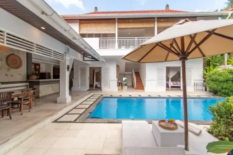 4 bedrooms Villa in Tibubeneng, Badung, Indonesia No. 13153 4