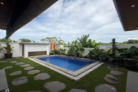 3 bedrooms Villa in Kerobokan, Badung, Indonesia No. 11881 2
