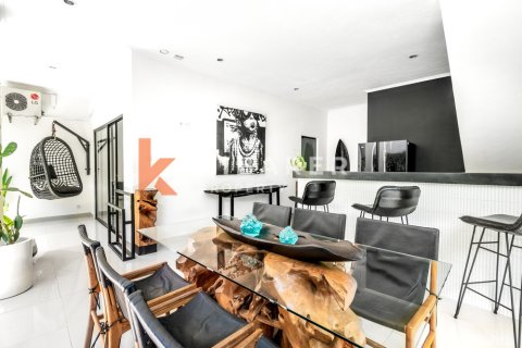 3 bedrooms Villa in Tibubeneng, Badung, Indonesia No. 12872 8