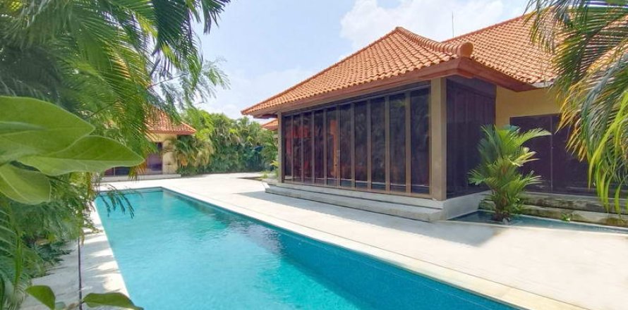 3 bedrooms Villa in Seminyak, Badung,  No. 9569